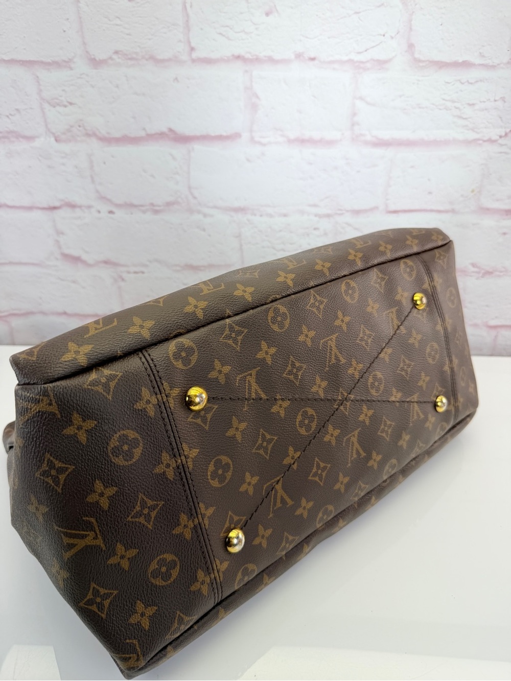 Louis Vuitton Monogram Artsy MM Shoulder Bag - Picture 6 of 12